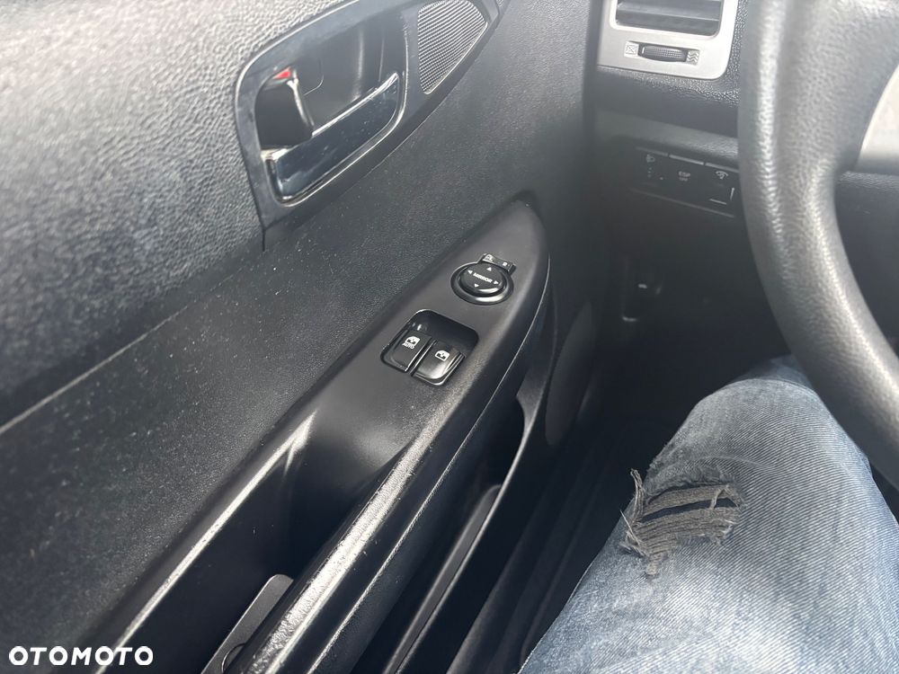 Hyundai i20 1.2 FIFA WM Edition - 23