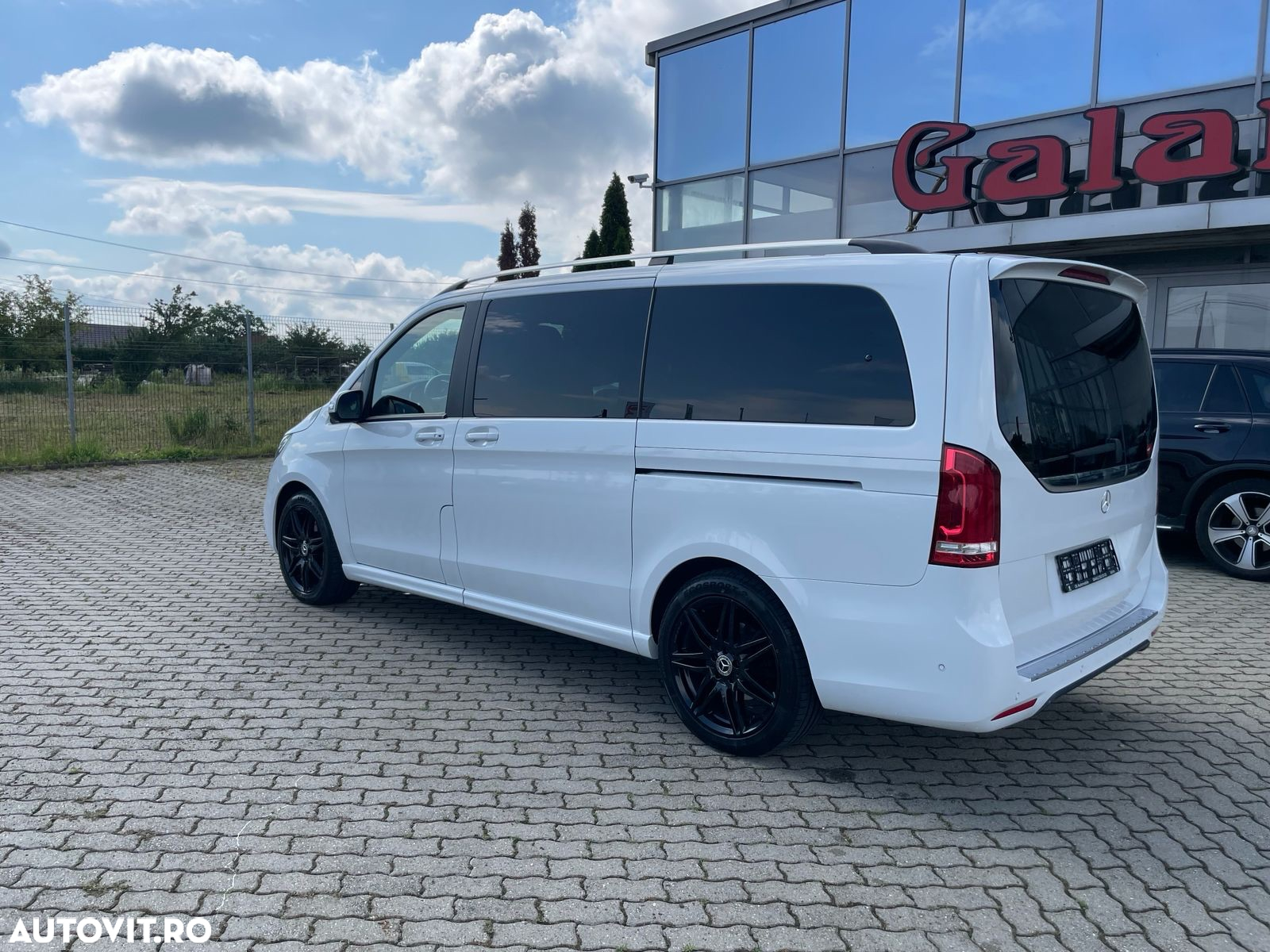 Mercedes-Benz V 300 d lang 4Matic 9G-TRONIC Exclusive - 40