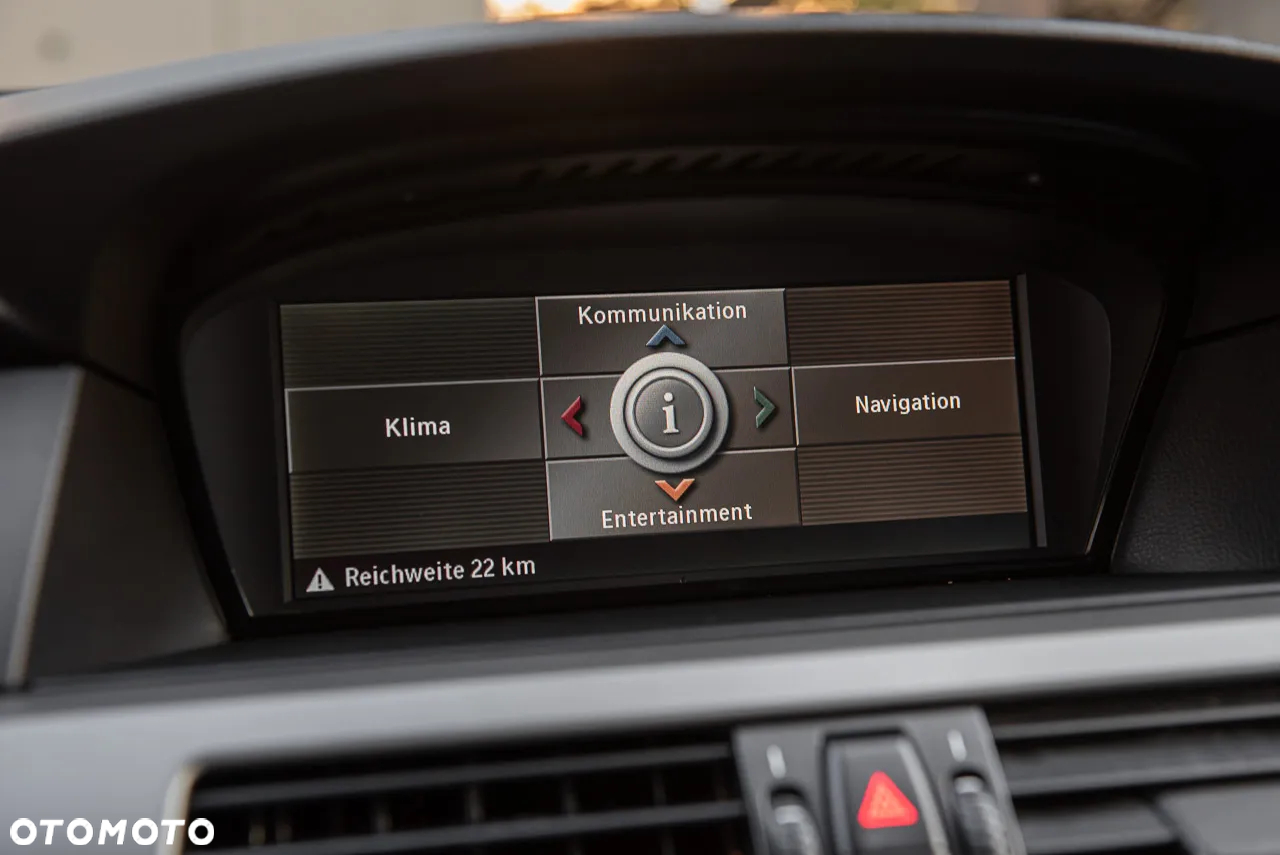 BMW Seria 5 525xi Touring - 23