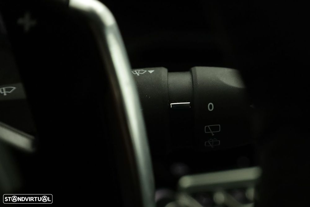 Peugeot 2008 1.2 PureTech Allure EAT8 - 17