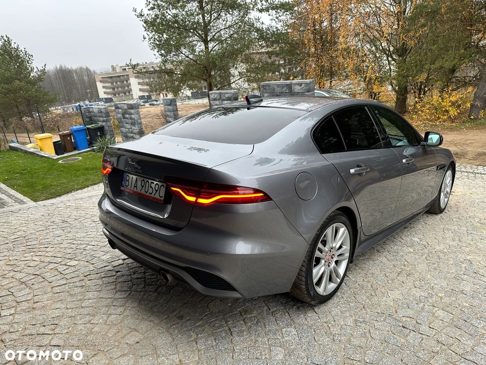 Jaguar XE 2.0 P250 R-Dynamic Black - 4