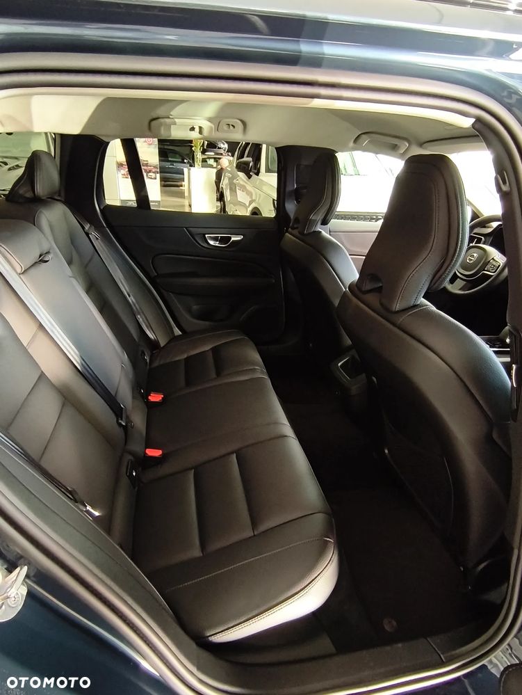 Volvo V60 B4 B Plus Dark - 9