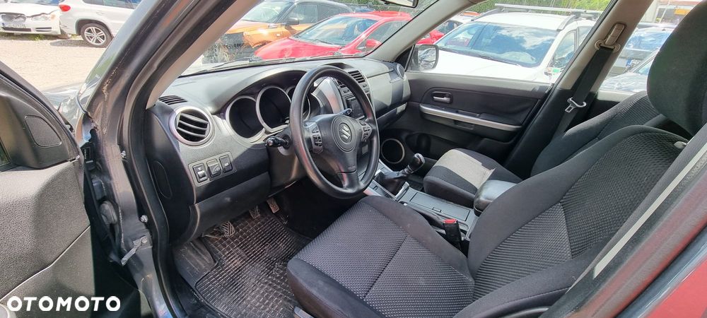 Suzuki Grand Vitara 2.7 V6 - 7