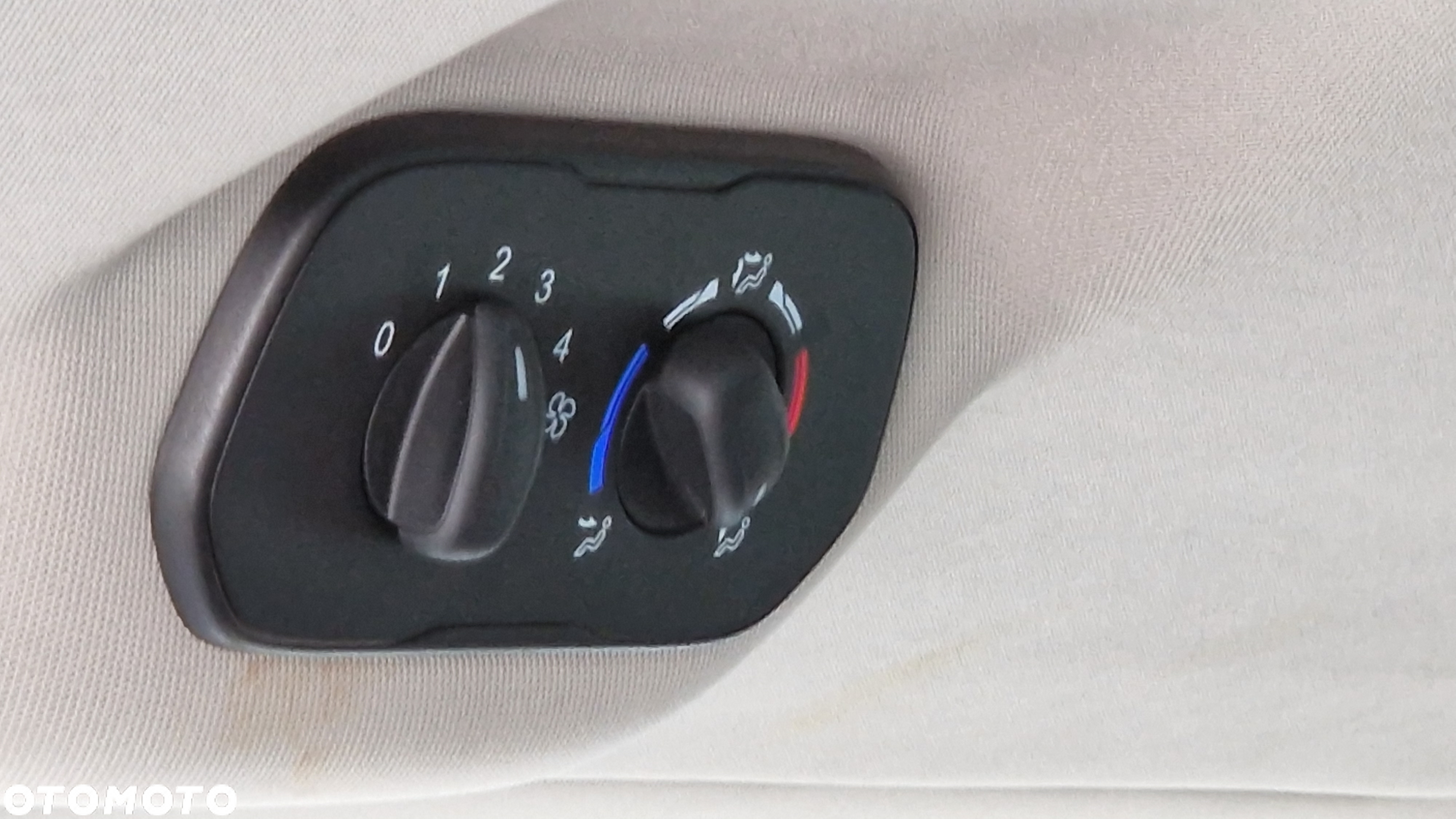 Ford Tourneo Custom 2.0 EcoBlue L2 Shuttle Bus Titanium - 23