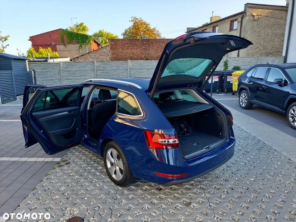 Skoda Superb 2.0 TDI Premium Edition - 19