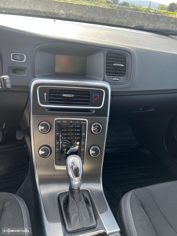 Volvo V60 1.6 D2 Drive Momentum Powershift Start/Stop - 6