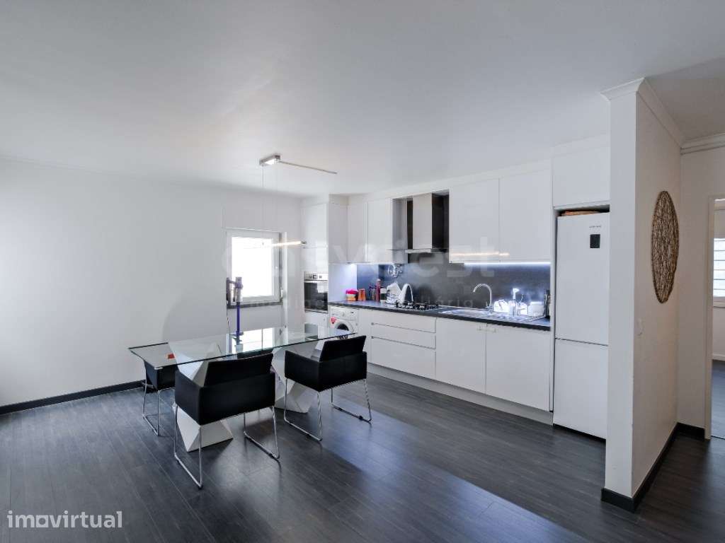 Apartamento T2 em Cascais com garagem box 1 viatura e arrecadação - Grande imagem: 2/32