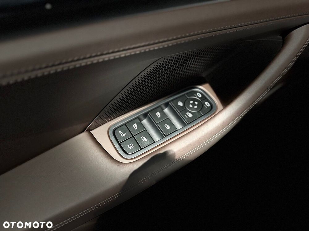 Porsche Panamera - 22