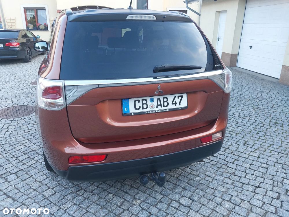 Mitsubishi Outlander 2.2 DI-D 4WD Diamant Edition - 10