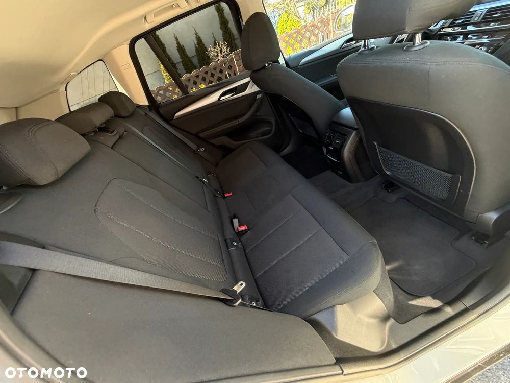 BMW X3 xDrive20i GPF Advantage - 35