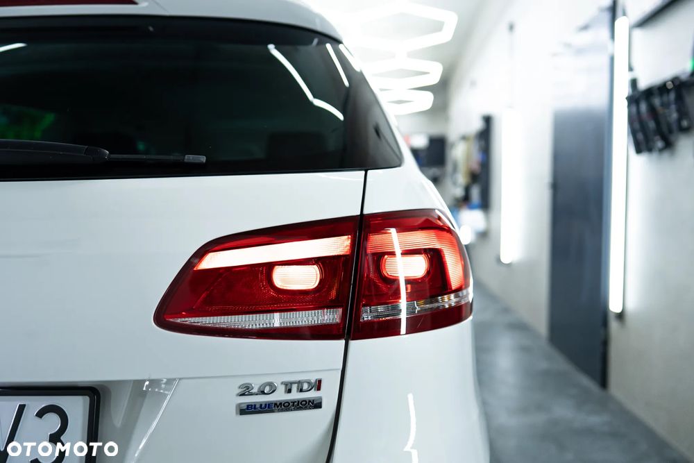 Volkswagen Passat 2.0 TDI DSG BlueMotion Technology R-Line - 12