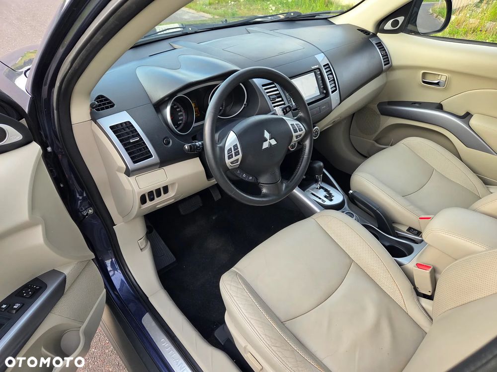 Mitsubishi Outlander 2.4 4WD CVT Intense - 10