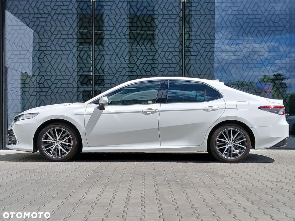 Toyota Camry - 3