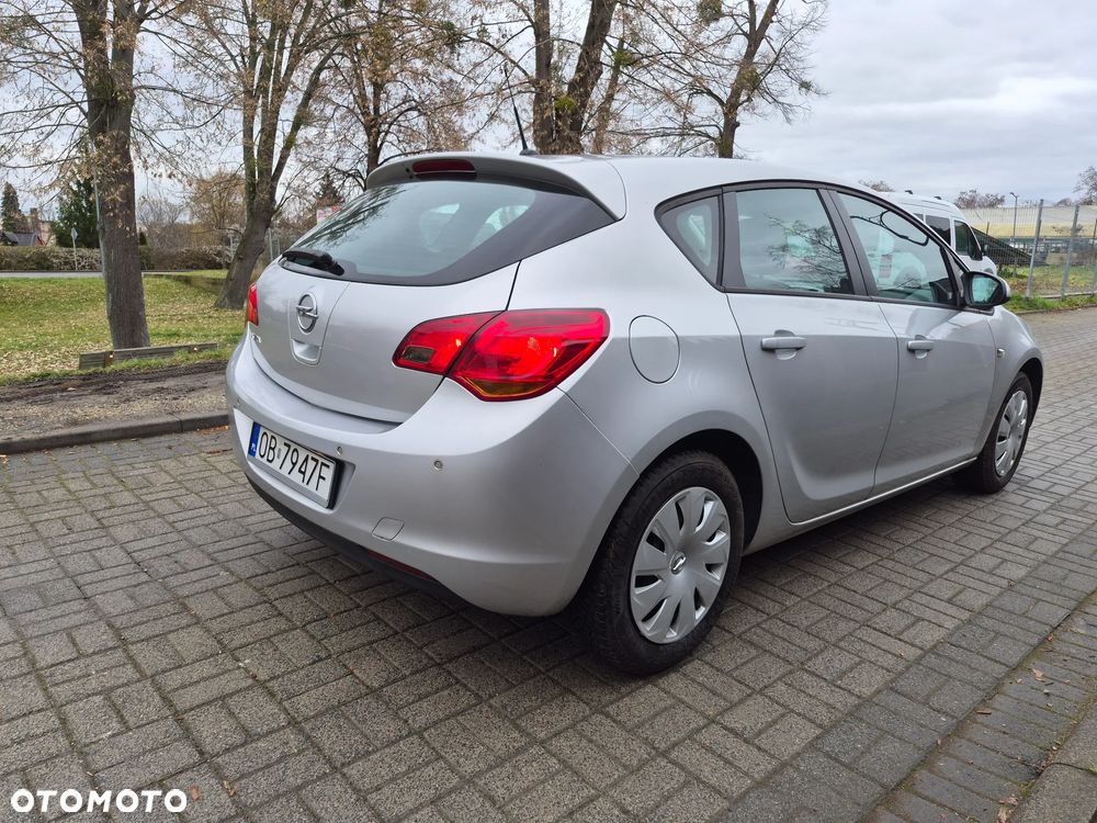 Opel Astra 1.4 Turbo Selection - 11