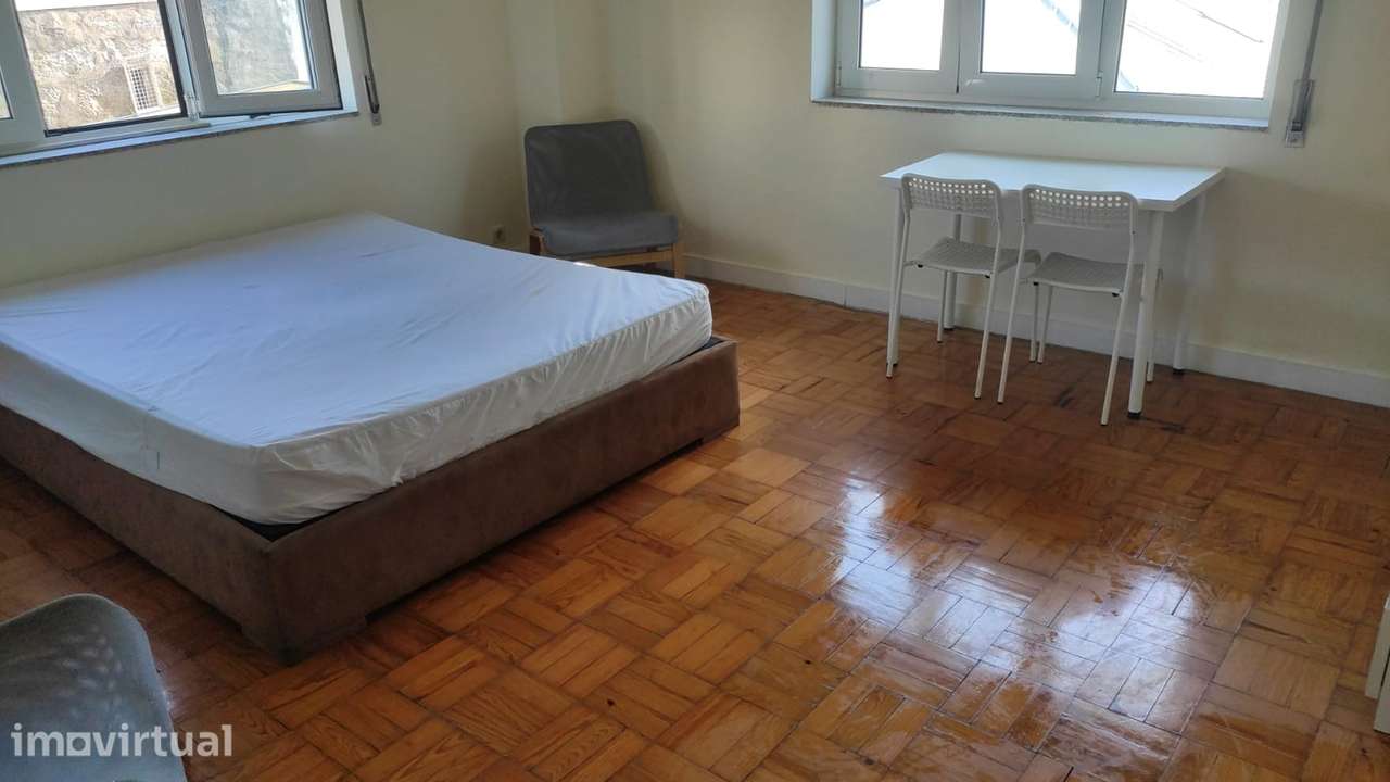 Quarto duplo mobiliado com internet em Paranhos - Grande imagem: 2/7