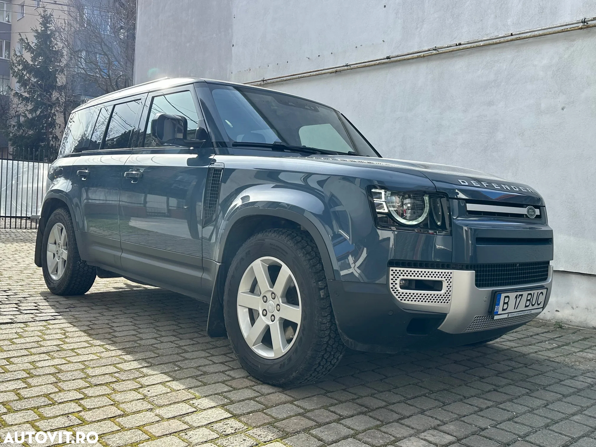 Land Rover Defender 110 3.0P 400 MHEV - 17