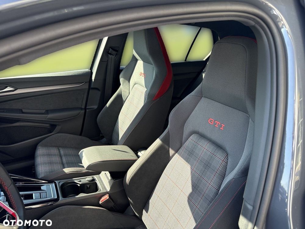 Volkswagen Golf - 11