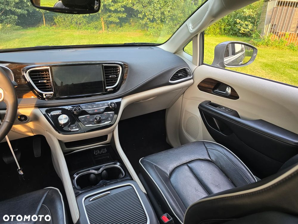 Chrysler Pacifica - 29
