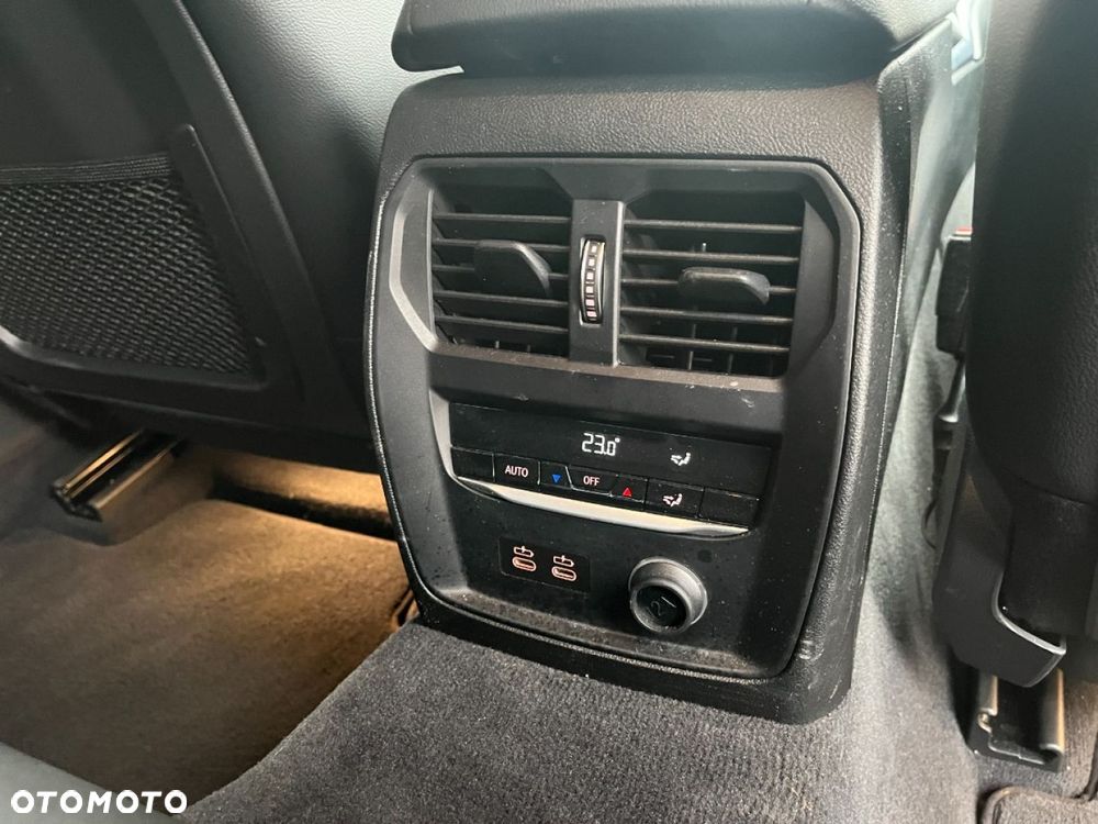 BMW Seria 3 330i - 32