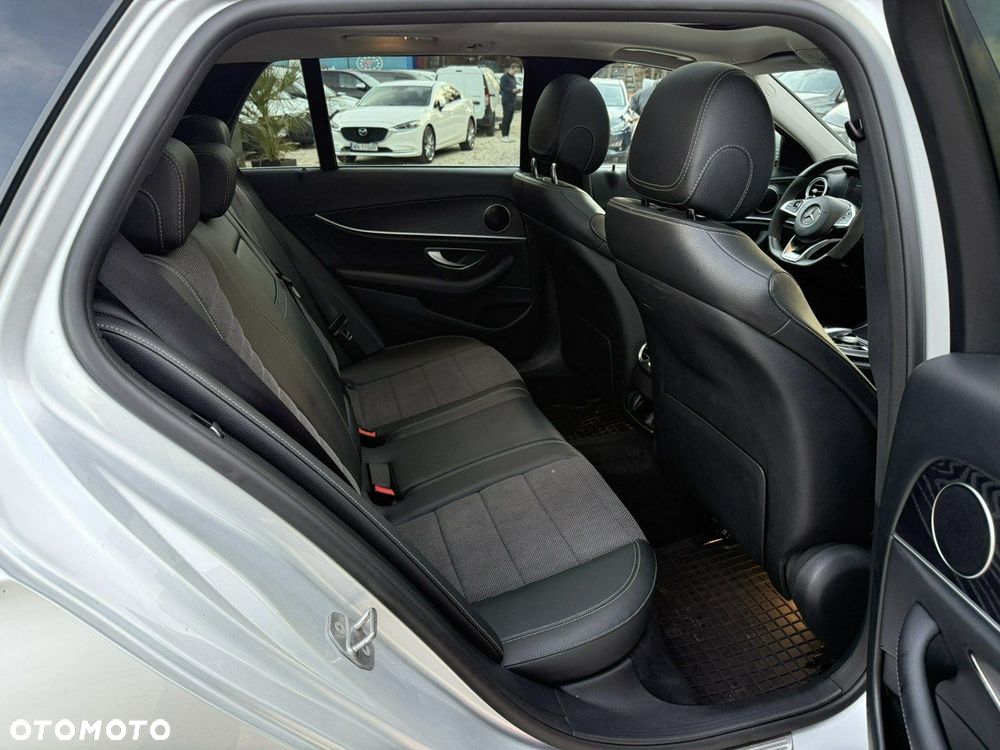 Mercedes-Benz Klasa E 400 4-Matic 9G-TRONIC - 30
