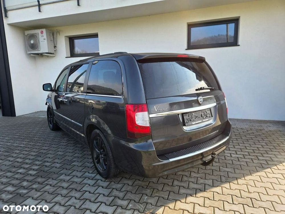 Lancia Voyager - 4