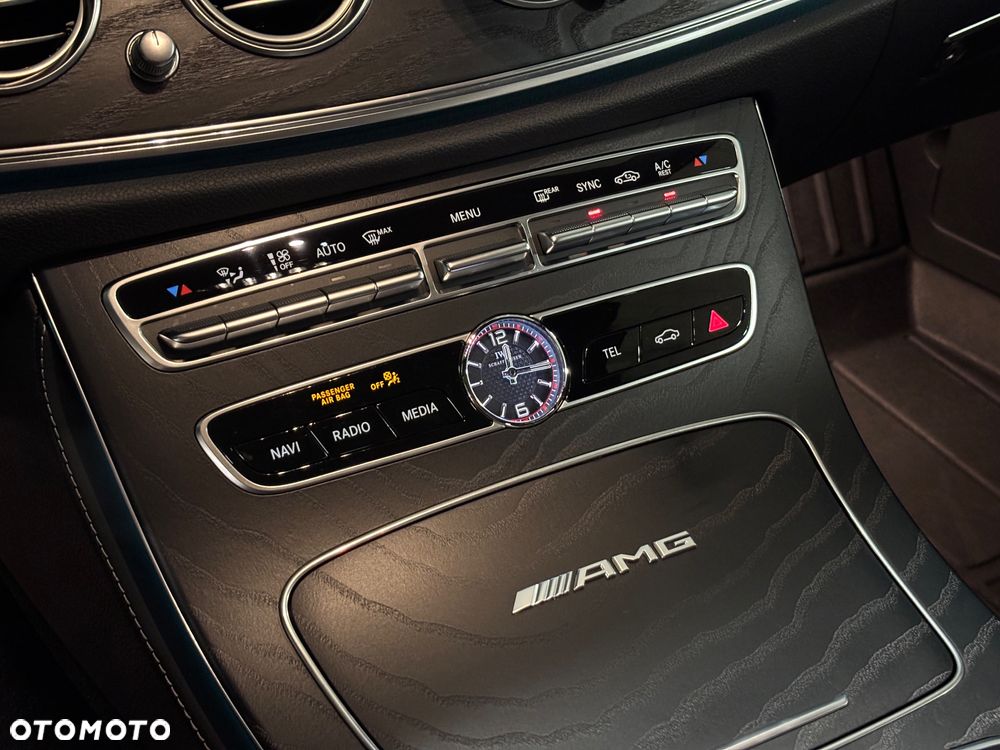 Mercedes-Benz Klasa E AMG 63 S 4Matic+ T AMG Speedshift MCT-9G - 26