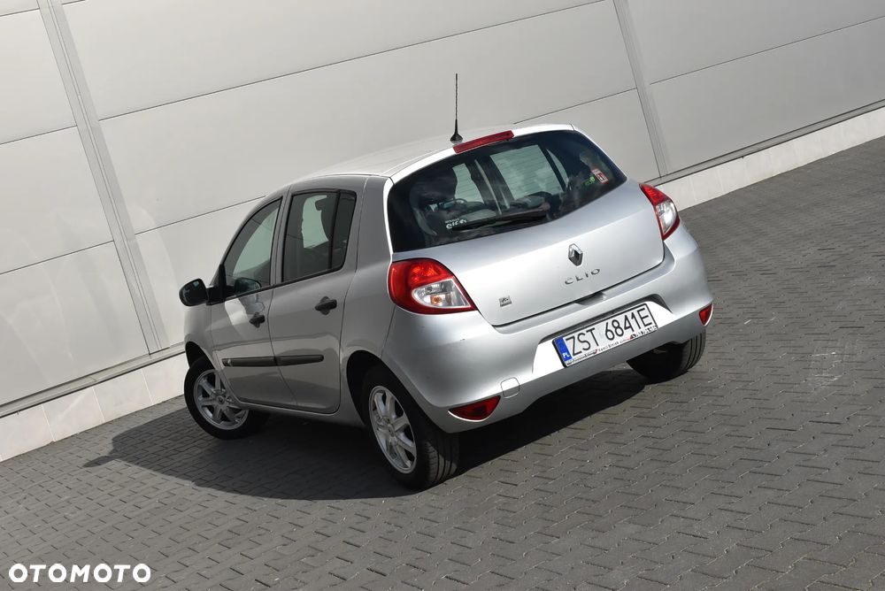 Renault Clio - 21