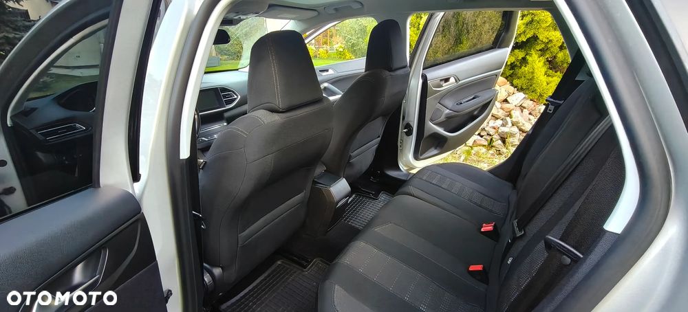 Peugeot 308 BlueHDi 150 EAT6 Stop & Start Allure - 21