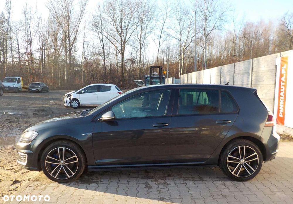 Volkswagen Golf - 10