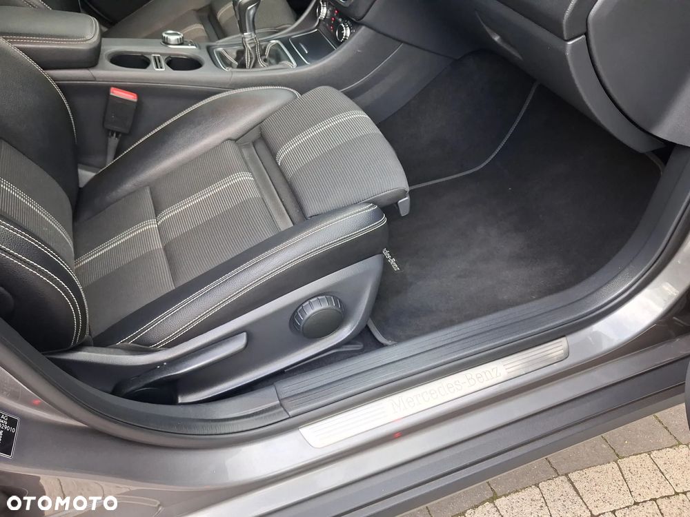 Mercedes-Benz GLA 180 AMG Line - 9