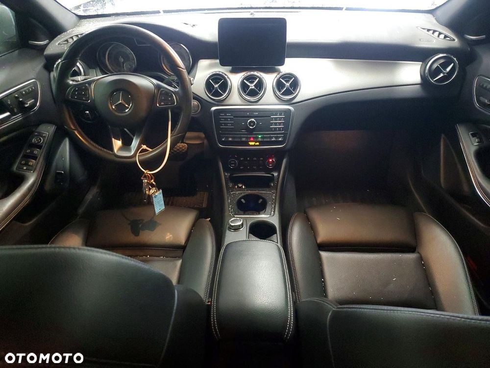 Mercedes-Benz GLA 250 4Matic 7G-DCT - 8