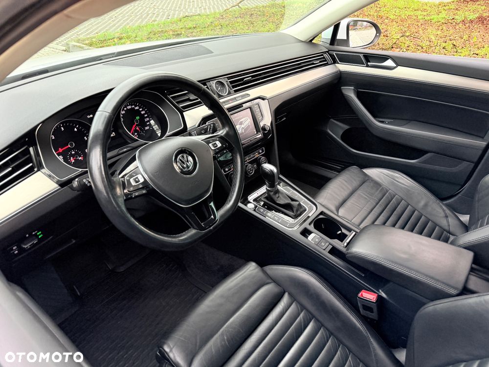 Volkswagen Passat Variant 2.0 TDI SCR 4Motion DSG Highline - 17