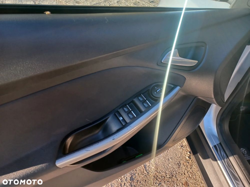 Ford Focus 1.6 TDCi DPF Champions Edition - 6