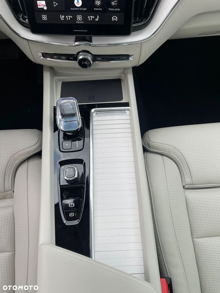 Volvo XC 60 B5 B AWD Ultra Dark - 22