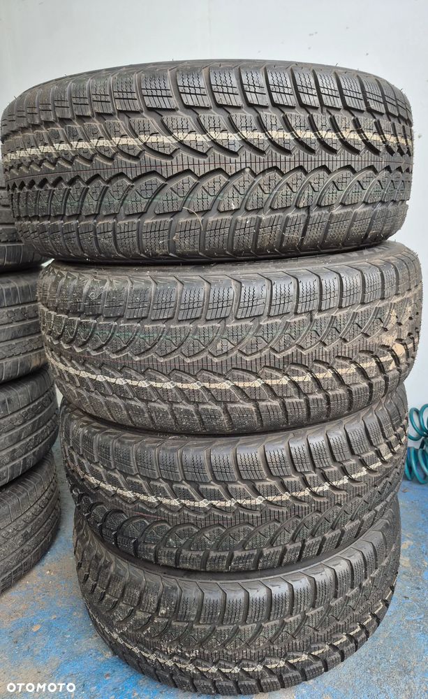 Opony BRIDGESTONE BLIZZAK LM-32 235/60R17 NOWE - 1