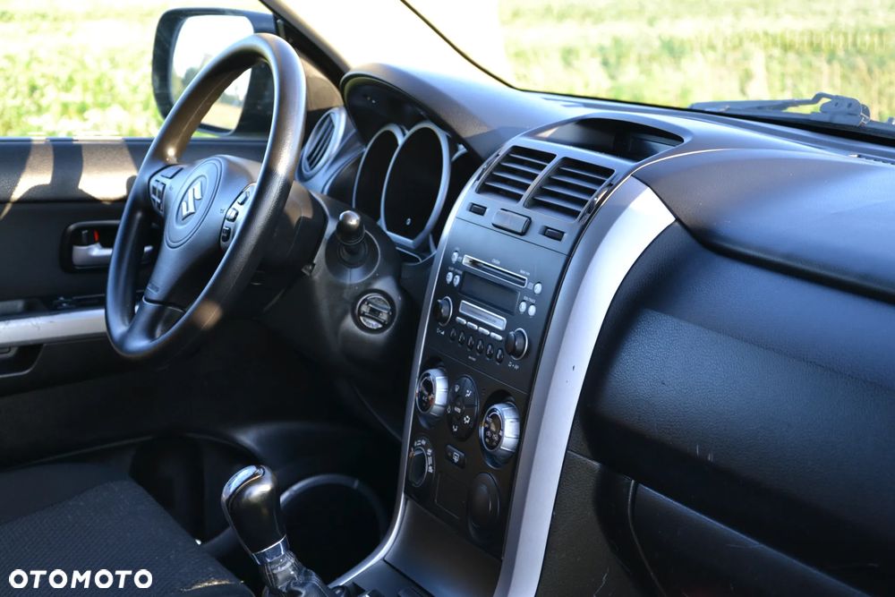 Suzuki Grand Vitara 2.0 De luxe - 4