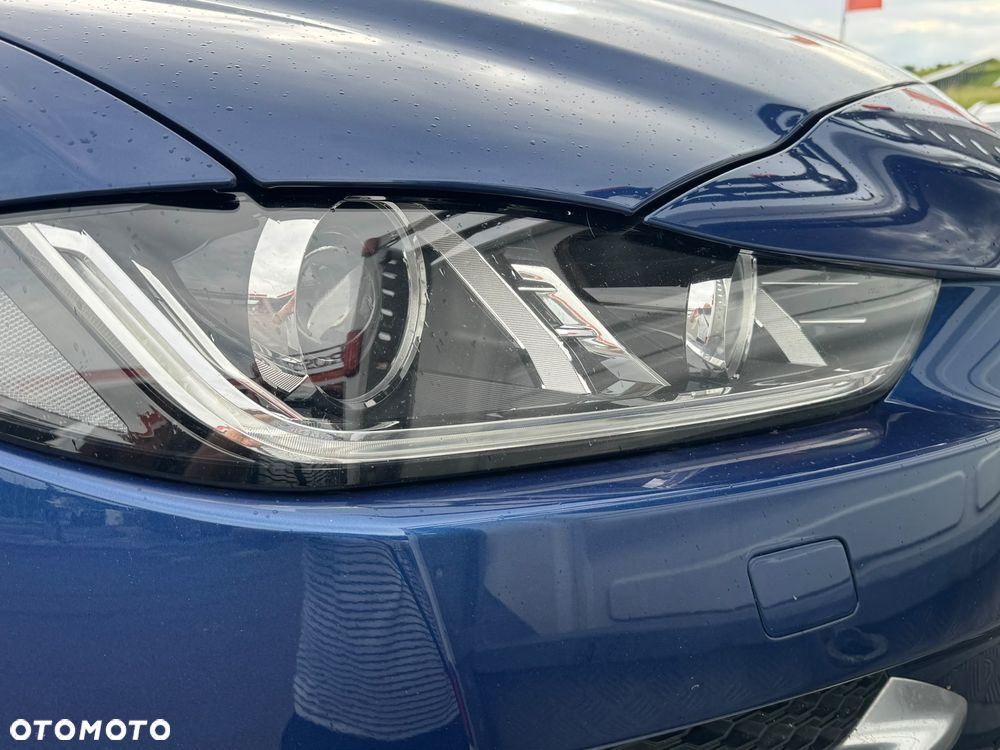 Jaguar XE 20d R-Sport - 22