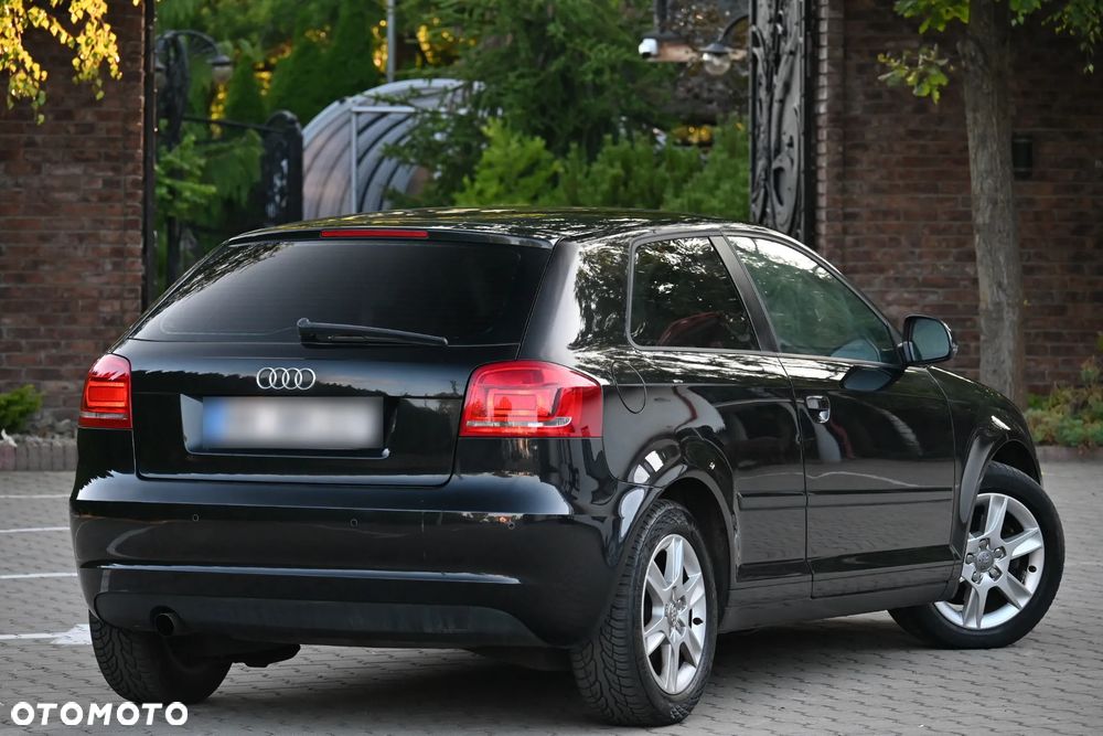 Audi A3 3-drzwiowe 1.6 Attraction - 12