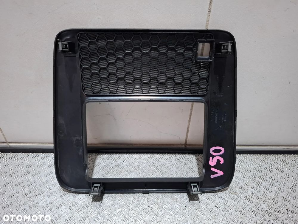 Ramka osłona navigacji Volvo V50 S40 C30 nr 08650752 - 2