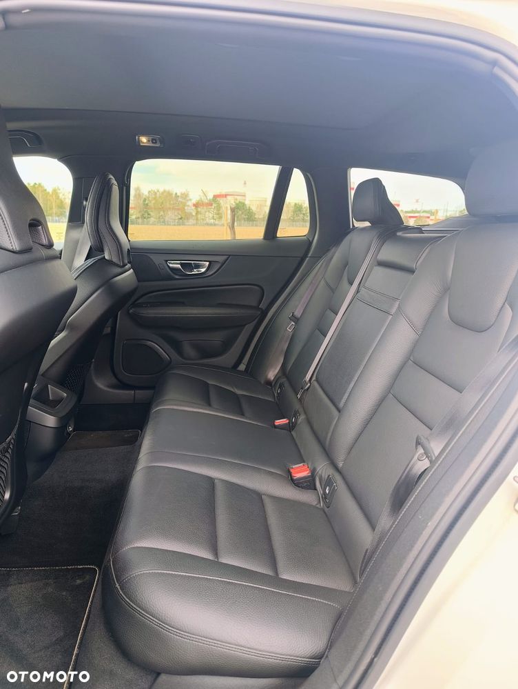 Volvo V60 T5 Geartronic R-Design - 21