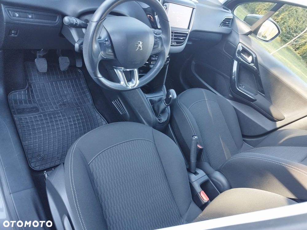 Peugeot 208 1.2 PureTech GPF Allure S&S - 15