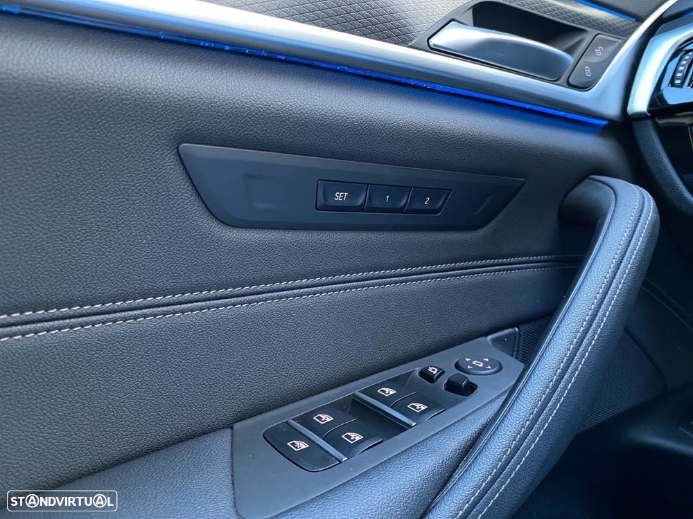 BMW 530 e Pack Desportivo M - 16