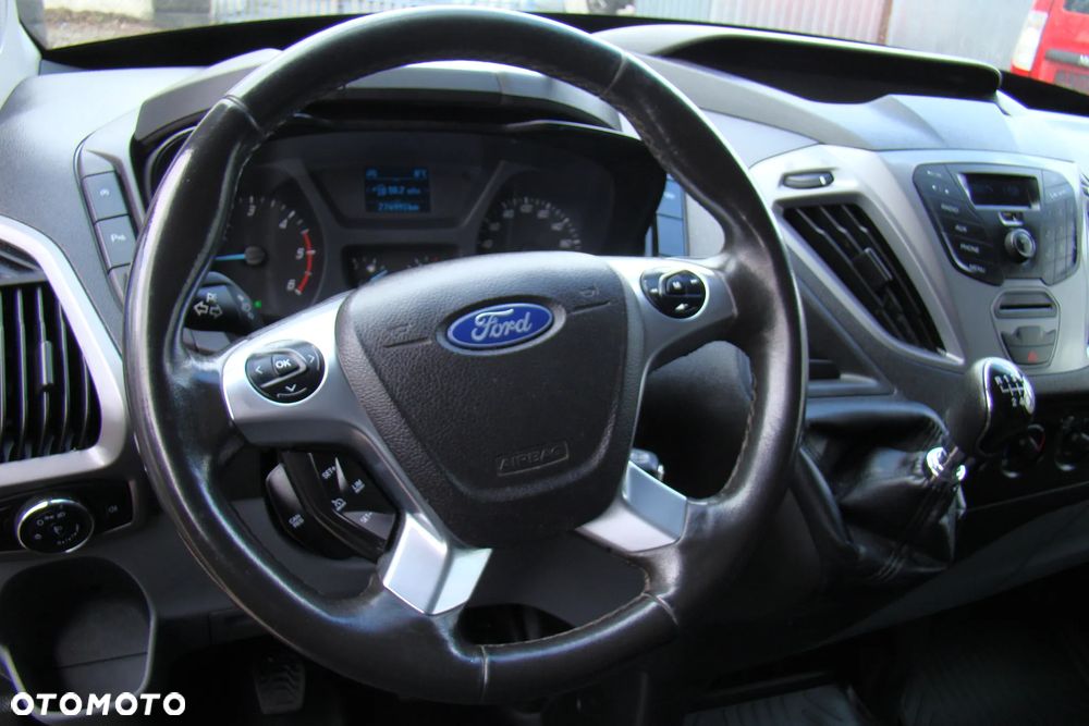 Ford Custom - 11