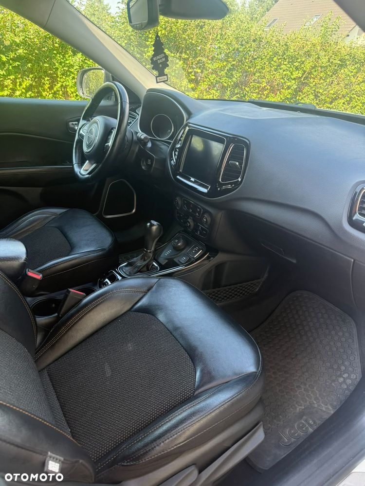 Jeep Compass - 10