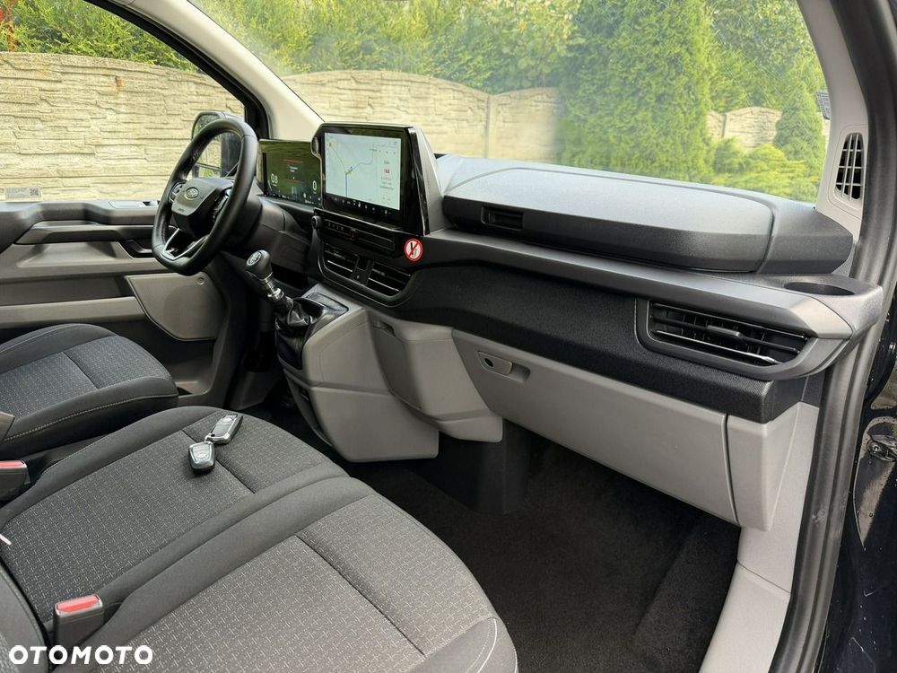 Ford Tourneo Custom - 23