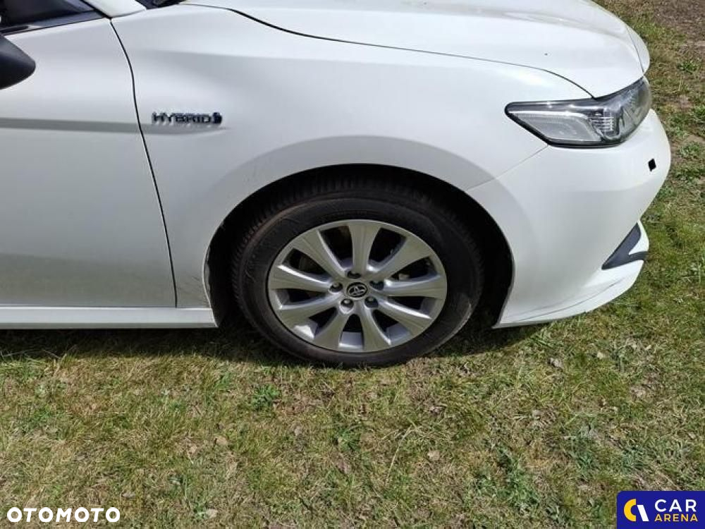 Toyota Camry - 17