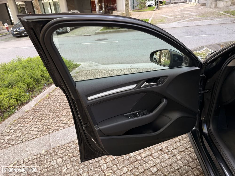 Audi A3 Sportback 1.6 TDI B.Line Attraction - 9