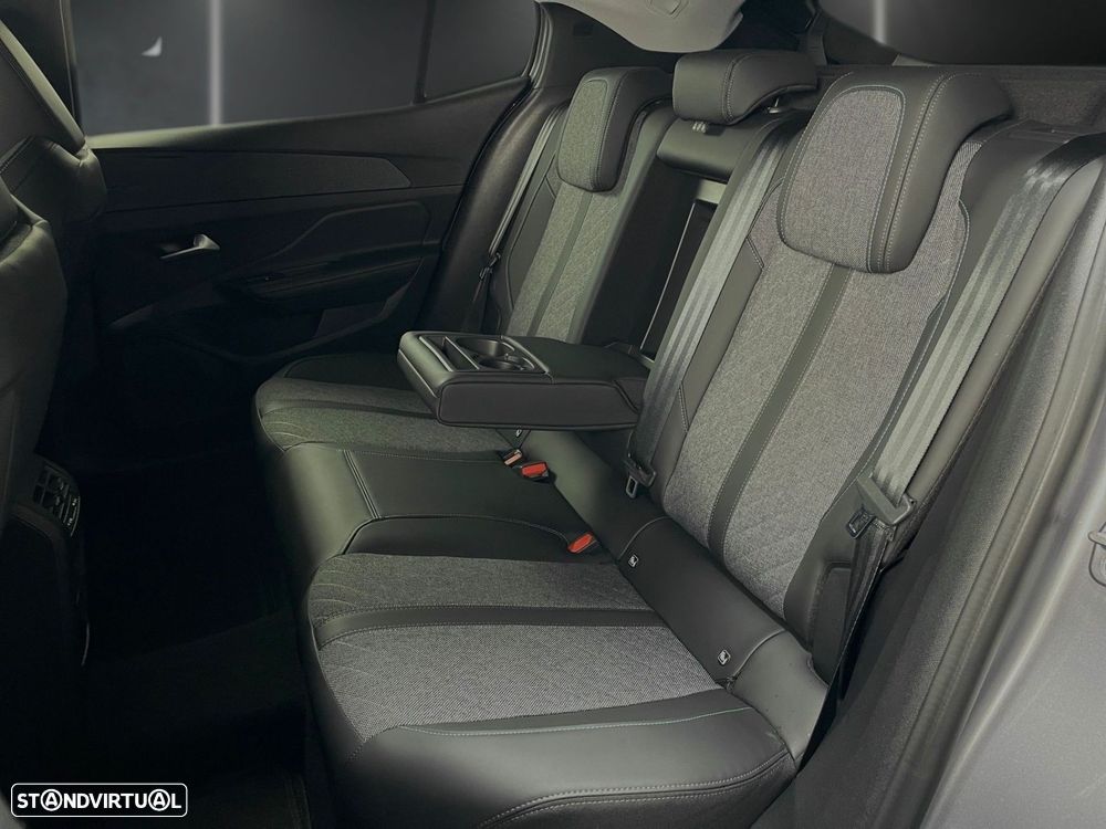 Peugeot 408 - 27