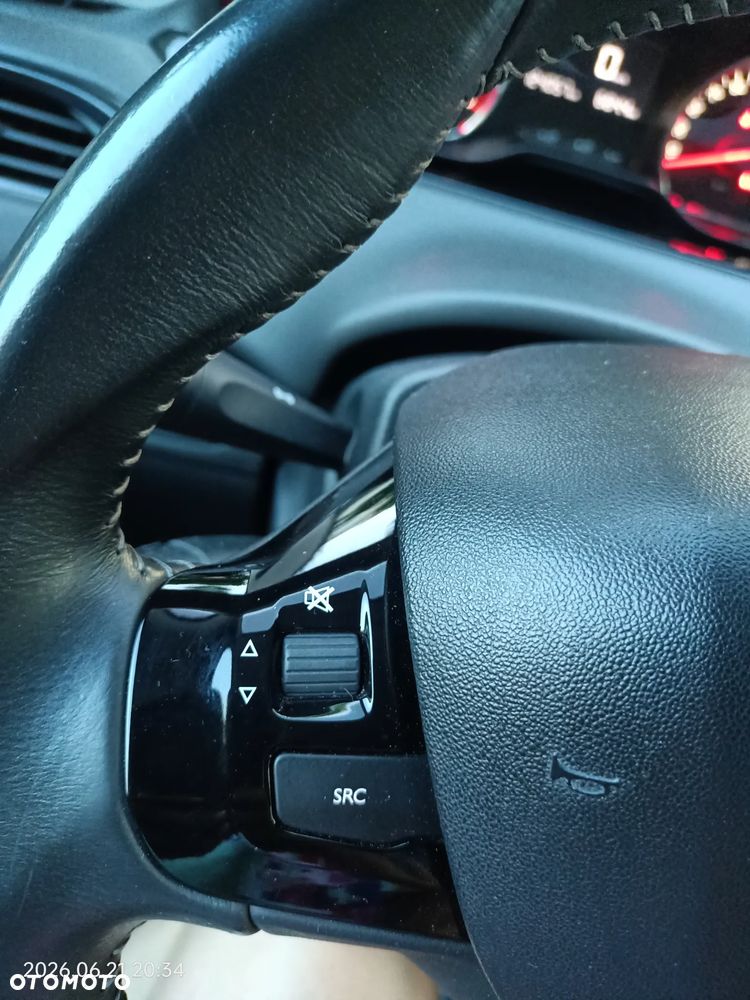 Peugeot 208 - 31