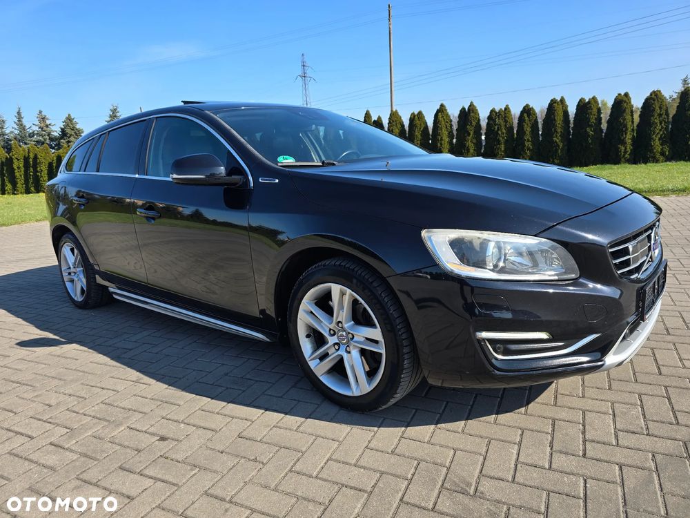 Volvo V60 D6 AWD Plug-in Hybrid R-Design Summum - 3